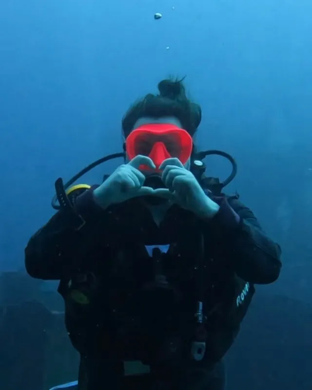 Mariya Pallais on a dive