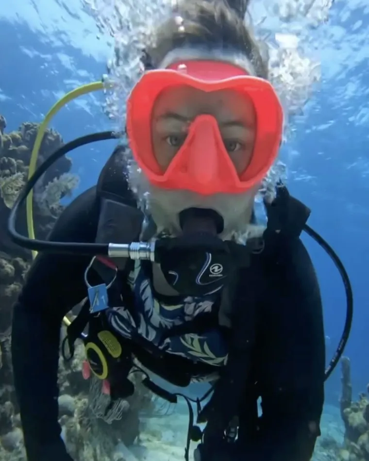 Mariya over the reef looking into the camera